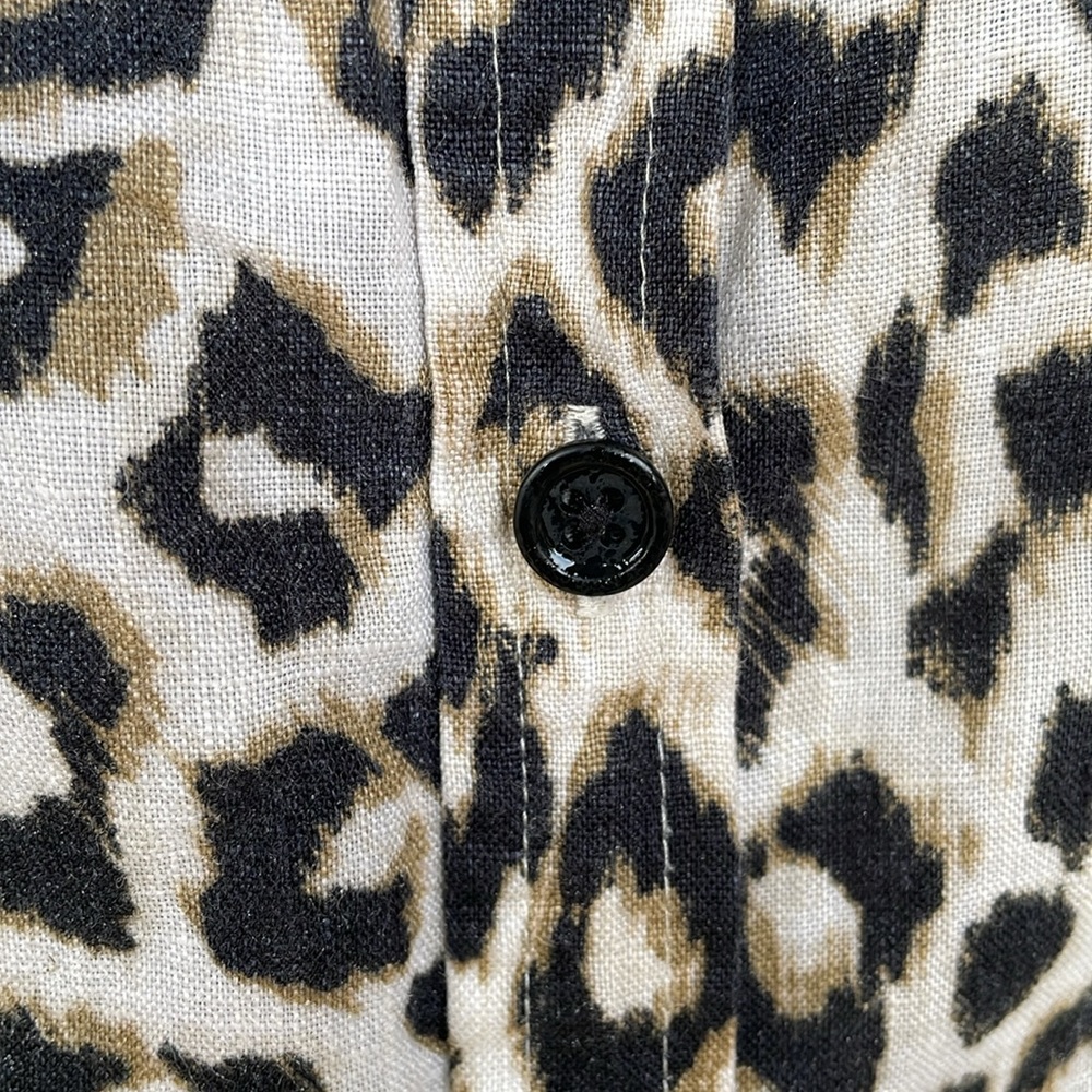 Jones New York Sport button down pocketed shirt. Size: LARGE GREAT WITH JEANS! - Picture 6 of 7